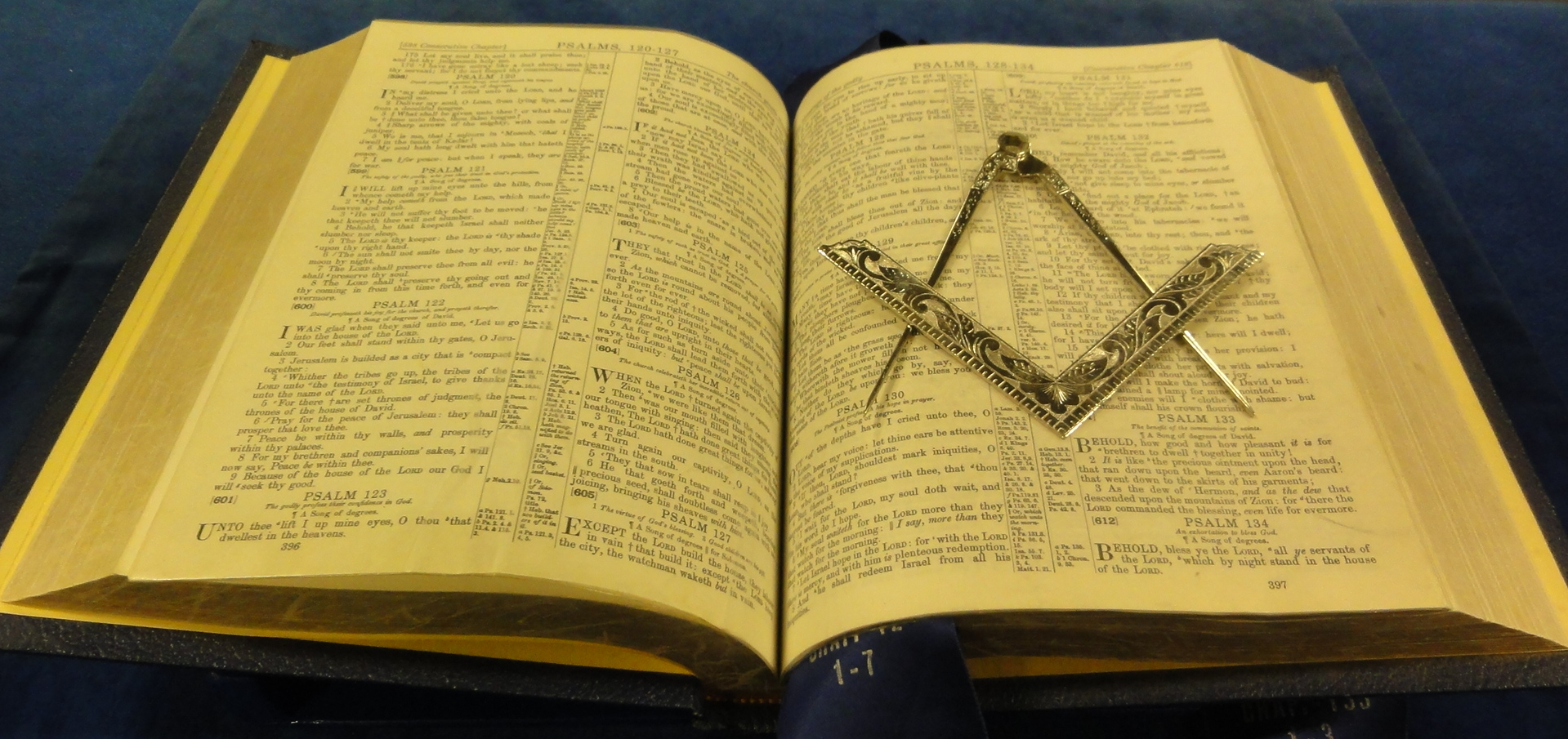 Holy Bible, Square, and Compass, arranged for the first degree on Psalm 133.