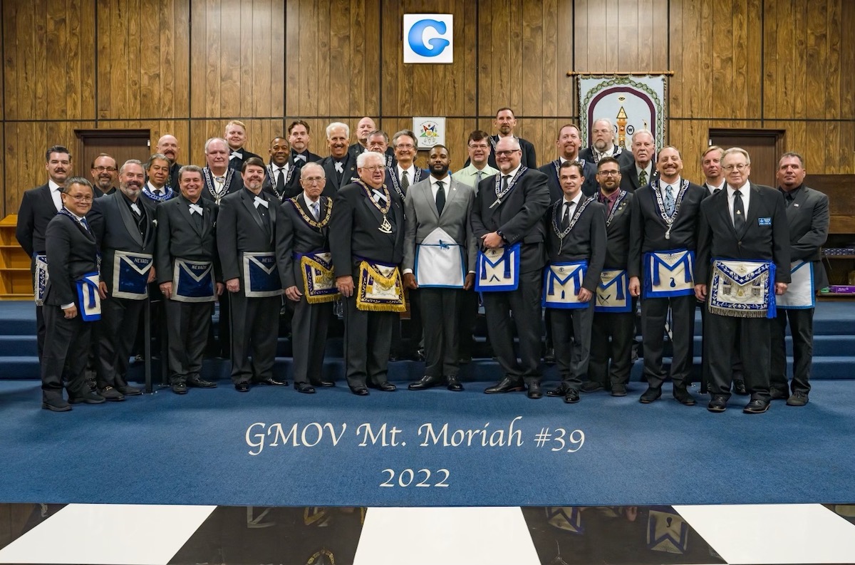 Picture of Mt Moriah brothers with the Grand Master